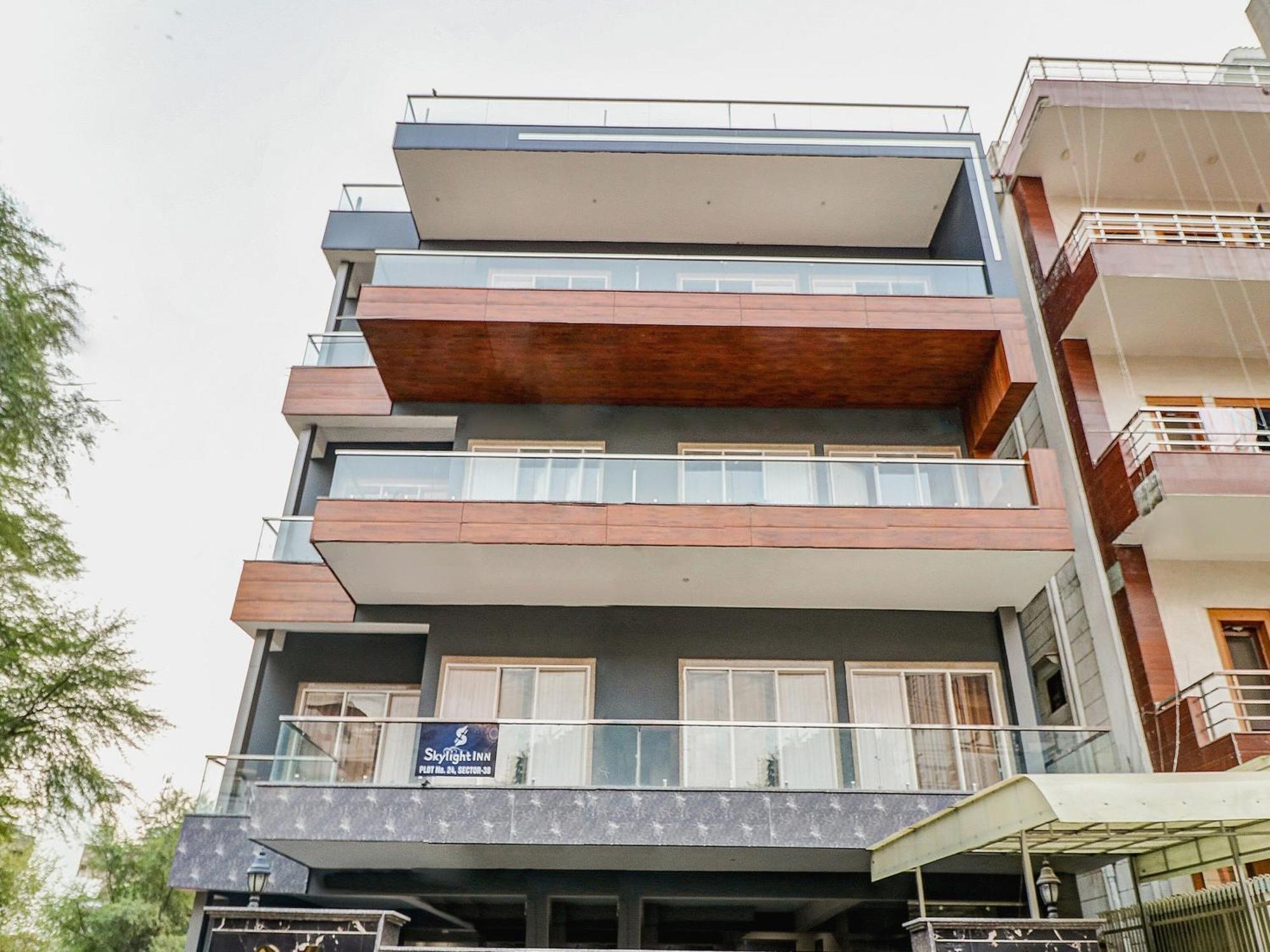 Townhouse Skylight Near Medanta Hospital Hotel คูร์เคาน์ ภายนอก รูปภาพ