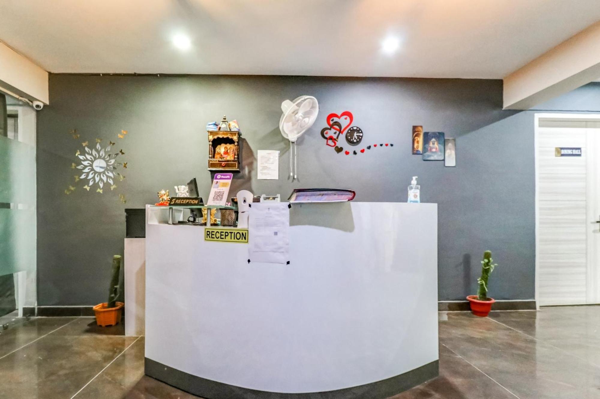 Townhouse Skylight Near Medanta Hospital Hotel คูร์เคาน์ ภายนอก รูปภาพ