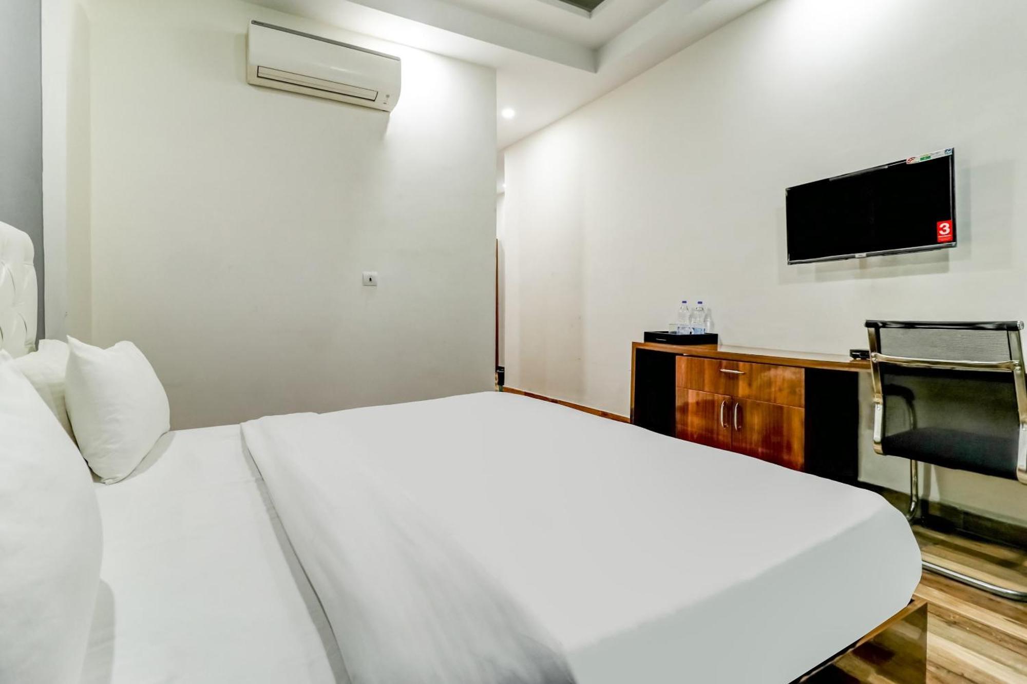Townhouse Skylight Near Medanta Hospital Hotel คูร์เคาน์ ภายนอก รูปภาพ
