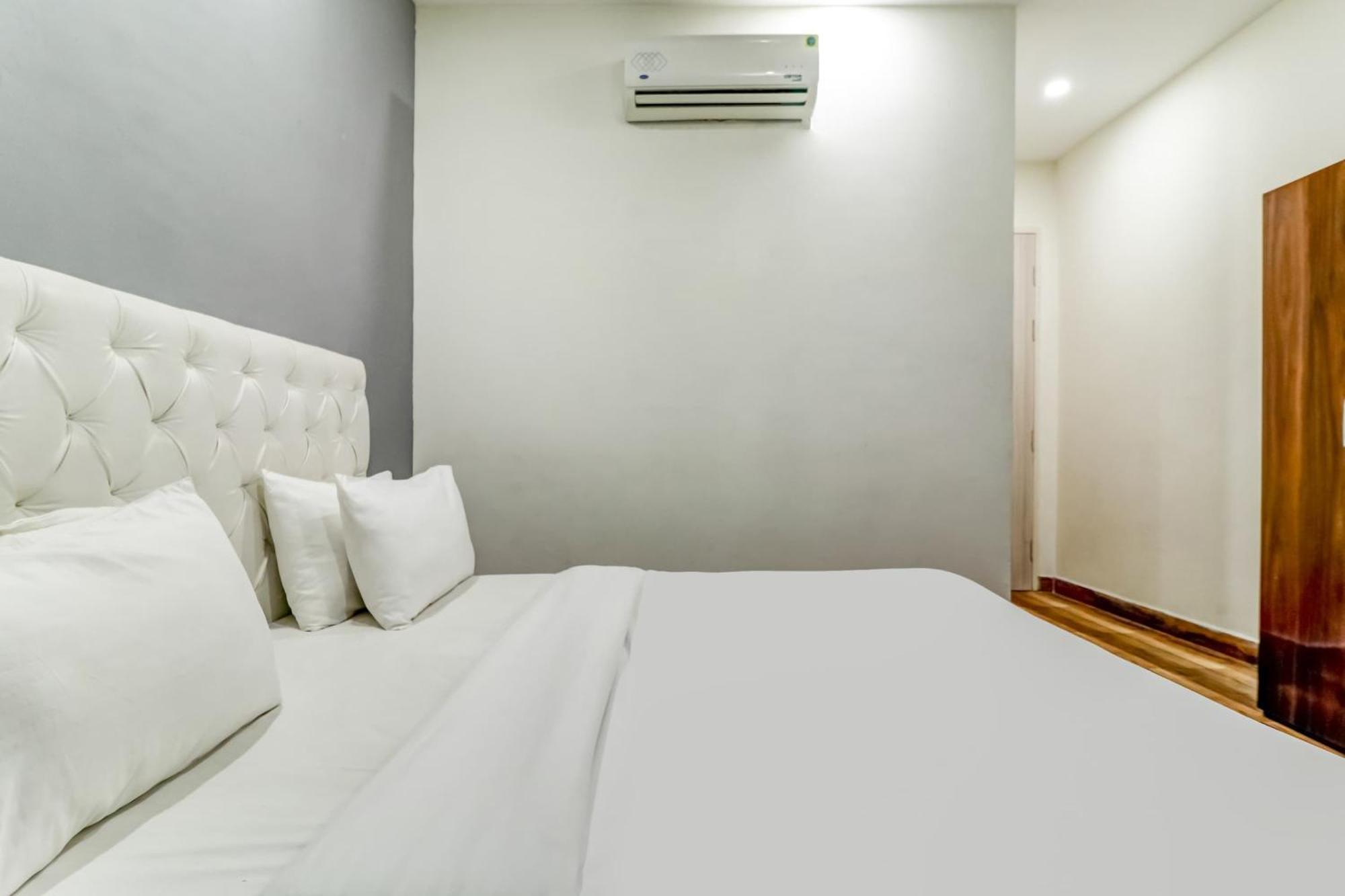 Townhouse Skylight Near Medanta Hospital Hotel คูร์เคาน์ ภายนอก รูปภาพ